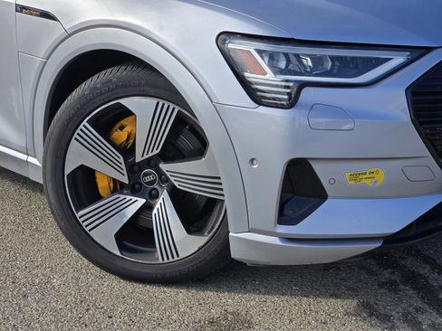 Used 2022 Audi e-tron Premium Plus w/ Premium Plus Package image 9