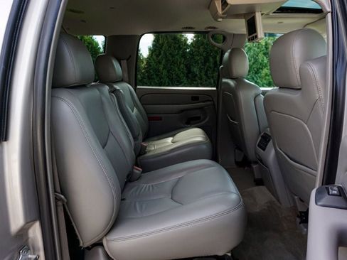 Used 2005 GMC Yukon XL 2500 SLT w/ SLT Preferred Equipment Group image 42