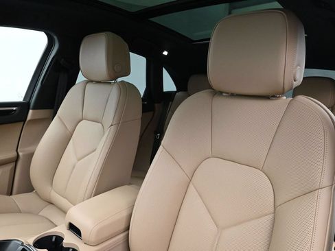 Used 2025 Porsche Macan AWD/4WD image 5