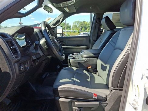 Used 2023 RAM 3500 Tradesman w/ Chrome Appearance Group image 10