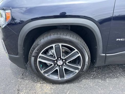 Used 2022 GMC Acadia SLT w/ Technology Package AWD/4WD image 4