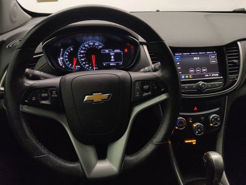 Used 2020 Chevrolet Trax LT w/ LT Convenience Package AWD/4WD image 22