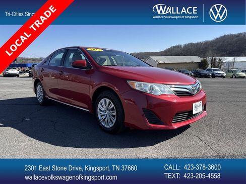 Used 2012 Toyota Camry LE image 1