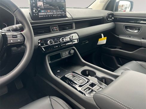 New 2025 Honda Pilot Touring image 10