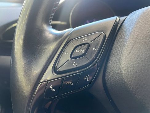 Used 2018 Toyota C-HR XLE FWD image 11