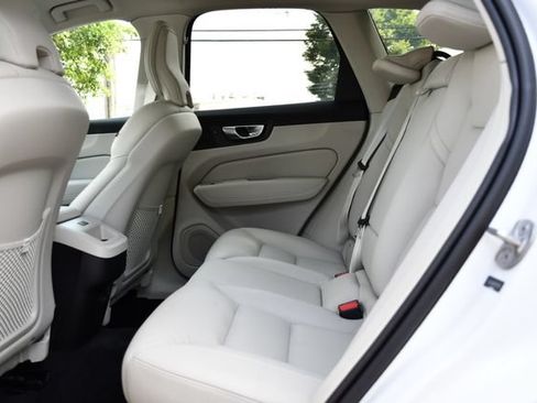 Certified 2024 Volvo XC60 B5 Plus w/ Protection Package Premier AWD/4WD image 16
