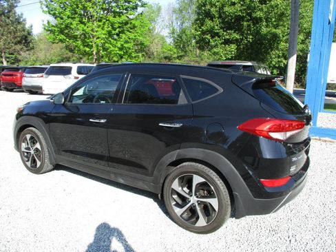 Used 2016 Hyundai Tucson Limited w/ Option Group 03 AWD/4WD image 3