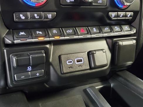 Used 2020 GMC Sierra 1500 Denali w/ Denali Ultimate Package AWD/4WD image 31