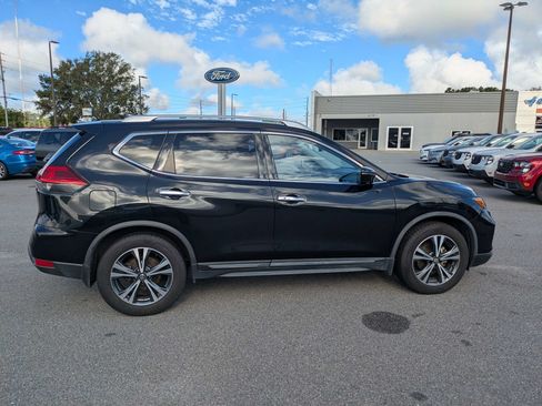 Used 2017 Nissan Rogue SL w/ SL Premium Package FWD image 3