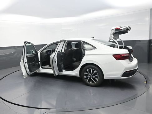 Used 2023 Volkswagen Jetta S image 34