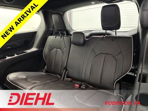 Used 2023 Chrysler Pacifica Limited w/ S Appearance Package image 18