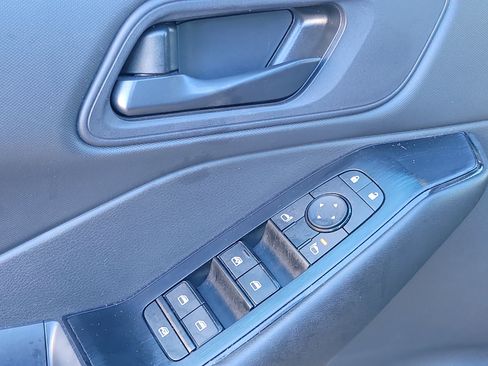 Used 2024 Nissan Rogue S FWD image 23