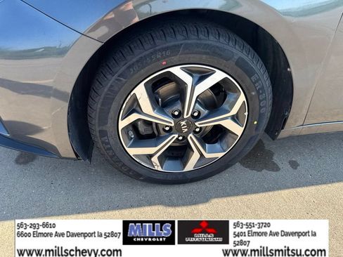 Used 2020 Kia Forte LXS FWD image 9