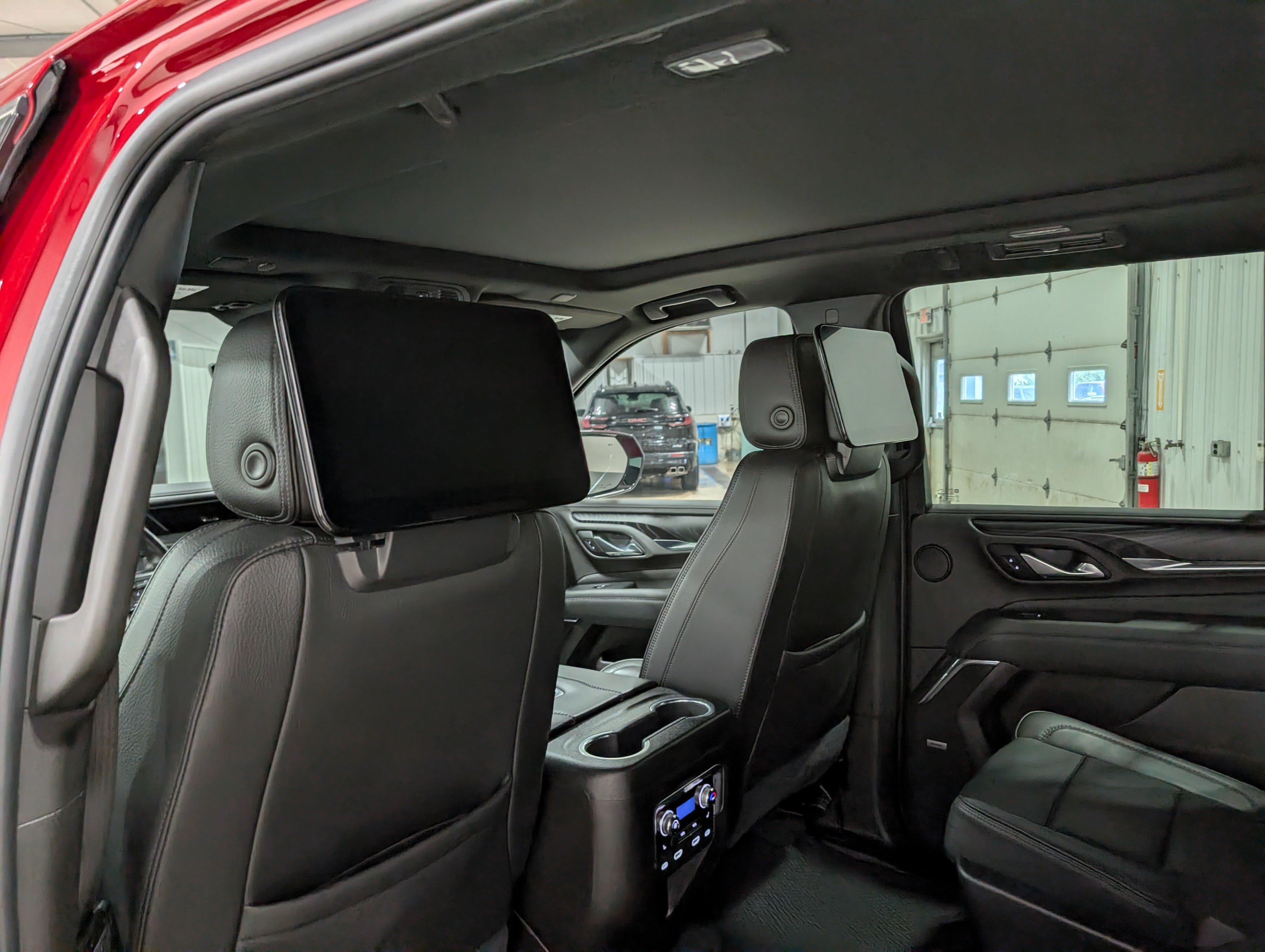 Used 2021 GMC Yukon Denali w/ Denali Premium Package AWD/4WD image 18