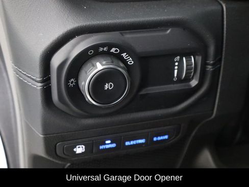 Used 2024 Jeep Wrangler Unlimited Sahara w/ Technology Group AWD/4WD image 20