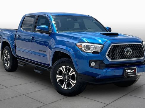 Used 2018 Toyota Tacoma TRD Sport w/ Technology Package RWD image 3