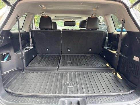 Used 2019 Toyota Highlander XLE AWD/4WD image 13