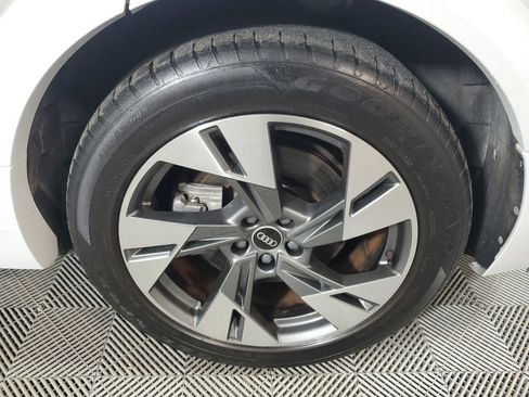 Used 2021 Audi e-tron Premium Plus w/ Premium Plus Package image 11