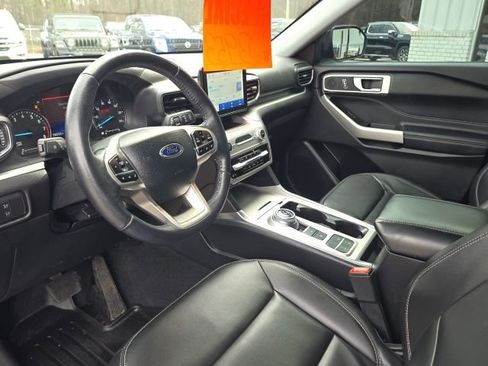 Used 2022 Ford Explorer XLT w/ Equipment Group 202A image 26