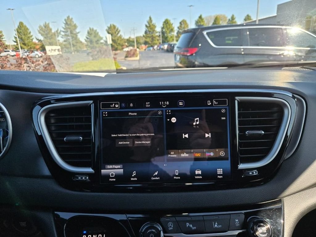 Used 2026 Chrysler Pacifica Select FWD image 11