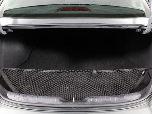 Used 2025 Hyundai Elantra SEL image 16