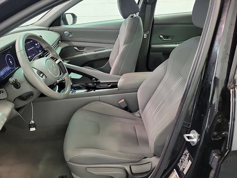 Used 2021 Hyundai Elantra SEL w/ Convenience Package FWD image 10