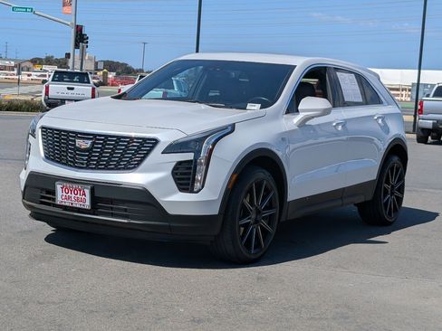 Used 2021 Cadillac XT4 Luxury w/ Cold Weather Package image 11