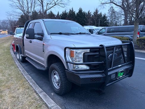 Used 2022 Ford F250 XL w/ Power Equipment Group image 9