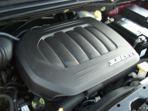 Used 2017 Dodge Grand Caravan SXT image 17