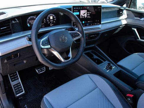 New 2026 Volkswagen Tiguan SE R-Line FWD image 9