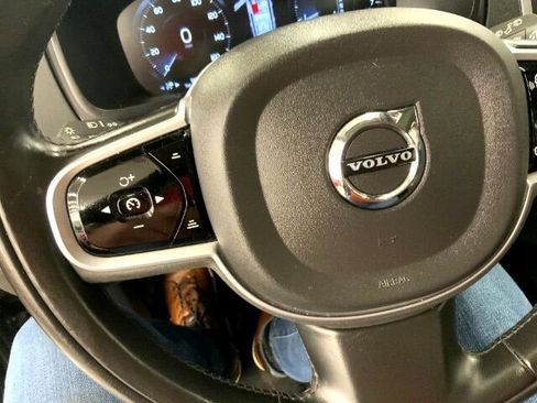 Used 2020 Volvo XC90 T6 Momentum image 24