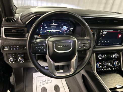 Used 2024 GMC Yukon XL Denali image 15