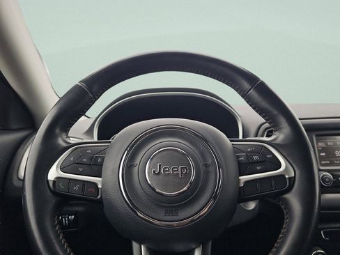 Used 2018 Jeep Compass Latitude image 27