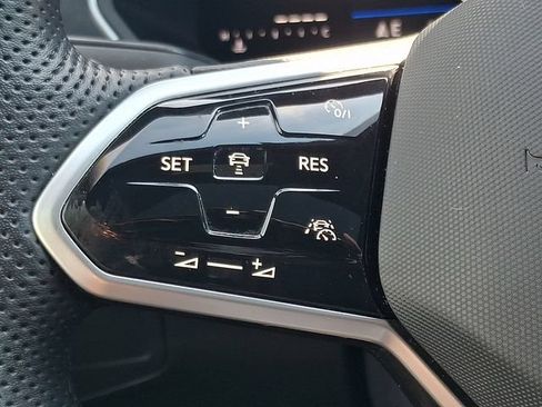 Used 2023 Volkswagen Tiguan SE R-Line FWD image 22