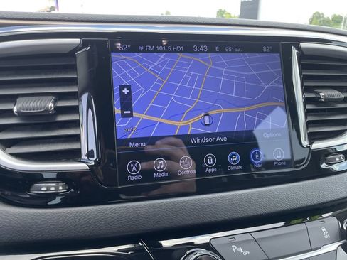 Used 2017 Chrysler Pacifica Touring-L FWD image 13