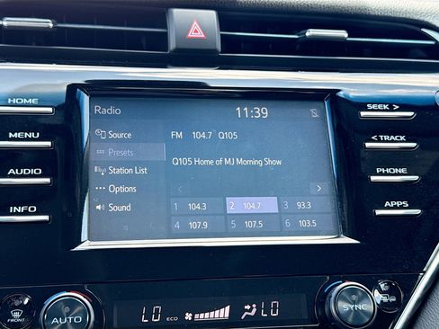Used 2018 Toyota Camry XLE FWD image 30