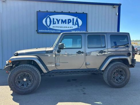 Used 2018 Jeep Wrangler Unlimited Sahara w/ Dual Top Group AWD/4WD image 1