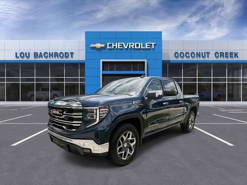 Used 2022 GMC Sierra 1500 SLT w/ SLT Premium Plus Package AWD/4WD image 4