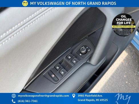 Used 2025 Volkswagen Tiguan SE R-Line AWD/4WD image 12