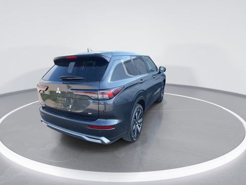 Used 2025 Mitsubishi Outlander SE FWD image 8