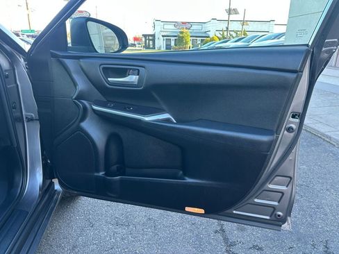 Used 2016 Toyota Camry SE image 26