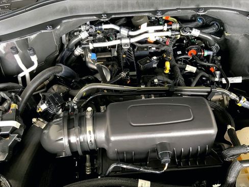Used 2023 Ford Explorer XLT RWD image 32