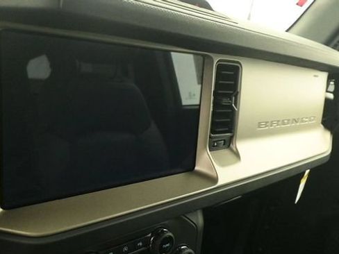 New 2026 Ford Bronco Outer Banks w/ Sasquatch Package AWD/4WD image 16
