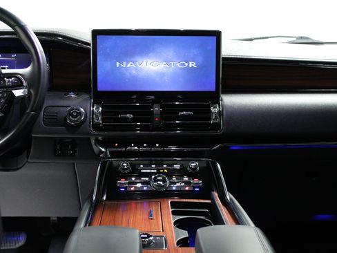 Used 2024 Lincoln Navigator Reserve w/ Equipment Group 201A image 18