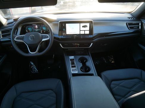 Used 2025 Volkswagen Atlas Cross Sport SE image 13