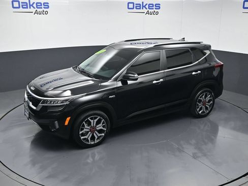 Certified 2022 Kia Seltos SX w/ Sunroof Package AWD/4WD image 52