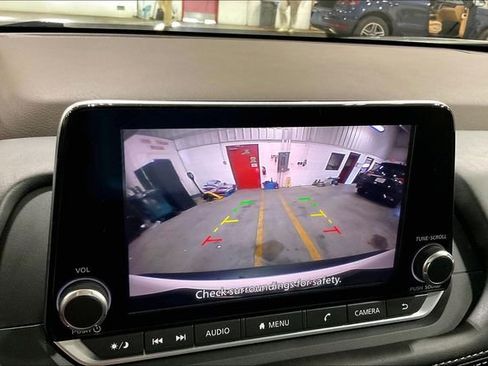 Used 2023 Nissan Rogue S image 21