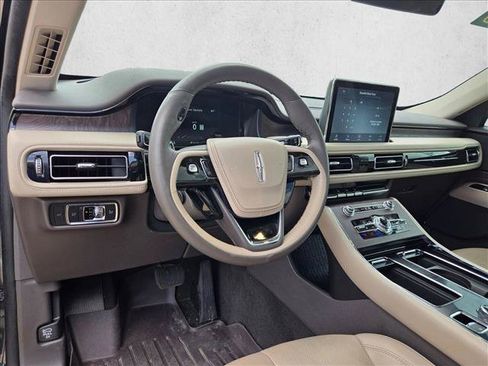 Used 2023 Lincoln Aviator Reserve w/ Equipment Group 201A AWD/4WD image 10