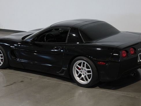Used 2001 Chevrolet Corvette Z06 RWD image 10