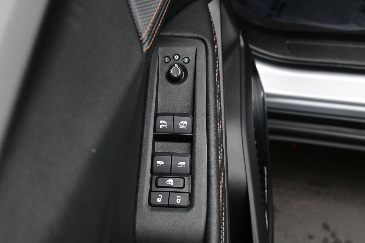 Used 2026 Jeep Cherokee Overland w/ Advanced Pro Tech Group AWD/4WD image 13